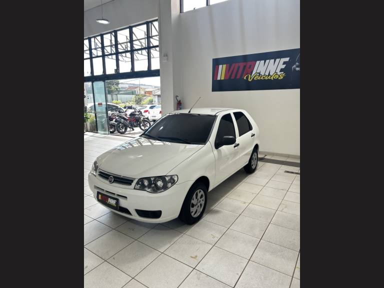 FIAT - PALIO - 2016/2016 - Branca - R$ 41.900,00