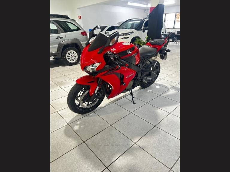 HONDA - CBR 1000RR - 2008/2008 - Vermelha - R$ 42.900,00