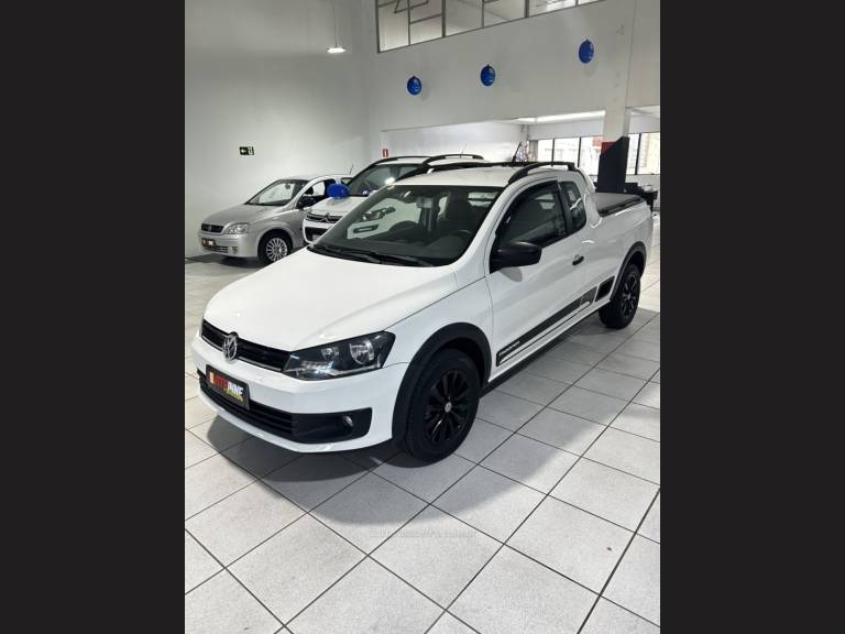 VOLKSWAGEN - SAVEIRO - 2013/2014 - Branca - R$ 62.900,00