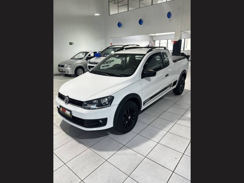 VOLKSWAGEN - SAVEIRO - 2013/2014 - Branca - R$ 62.900,00