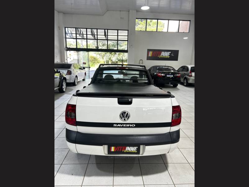 VOLKSWAGEN - SAVEIRO - 2013/2014 - Branca - R$ 62.900,00