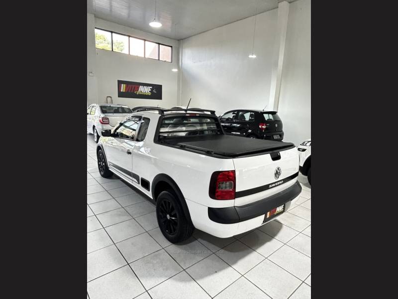 VOLKSWAGEN - SAVEIRO - 2013/2014 - Branca - R$ 62.900,00