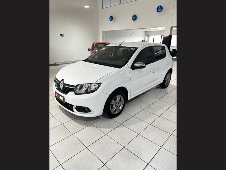 RENAULT - SANDERO - 2017/2018 - Branca - R$ 47.900,00