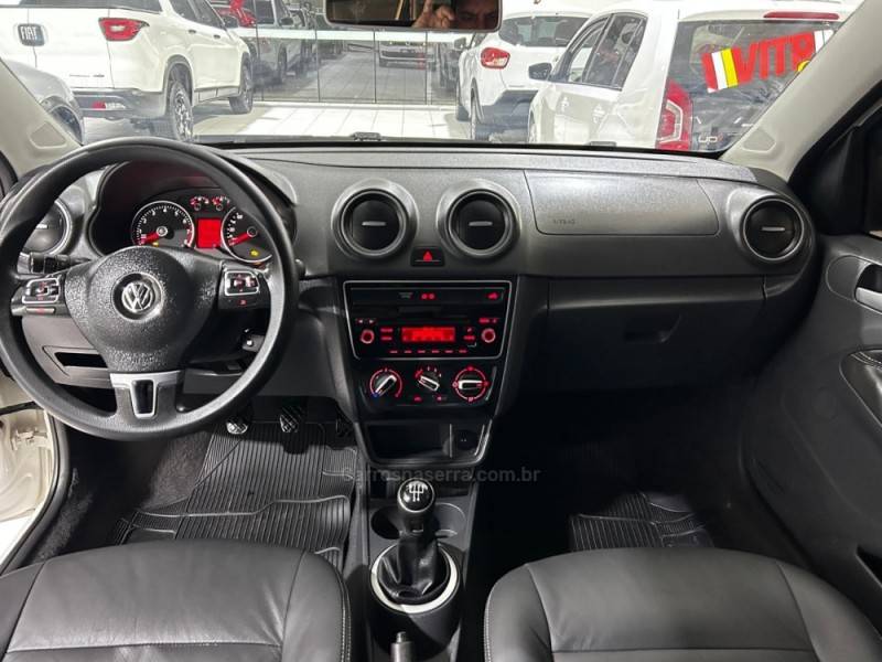 VOLKSWAGEN - SAVEIRO - 2013/2014 - Branca - R$ 62.900,00