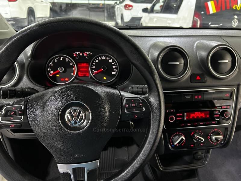VOLKSWAGEN - SAVEIRO - 2013/2014 - Branca - R$ 62.900,00