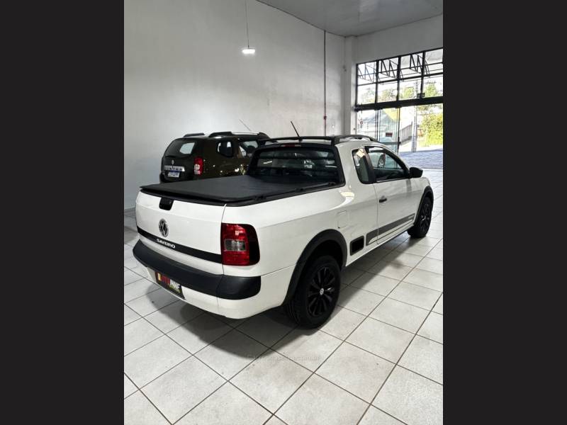 VOLKSWAGEN - SAVEIRO - 2013/2014 - Branca - R$ 62.900,00